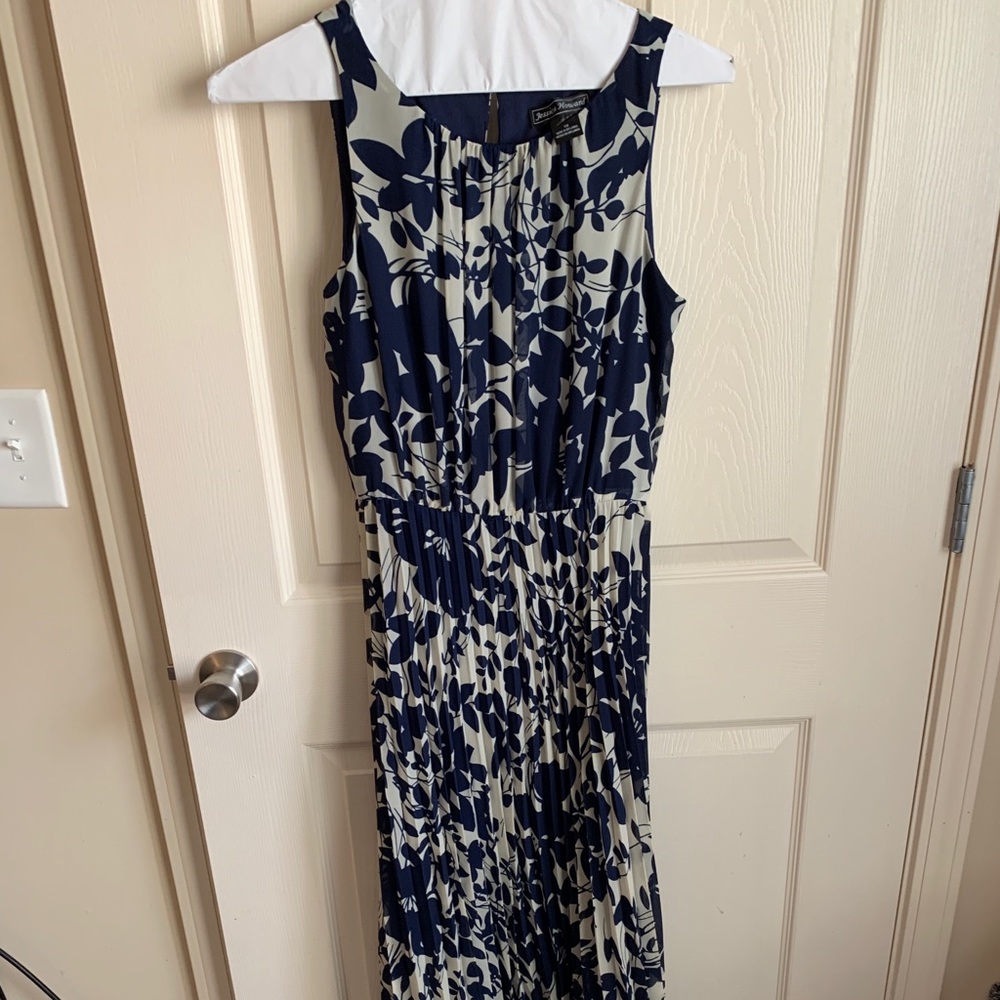 Beautiful Blue and cream Jessica Howard dress
